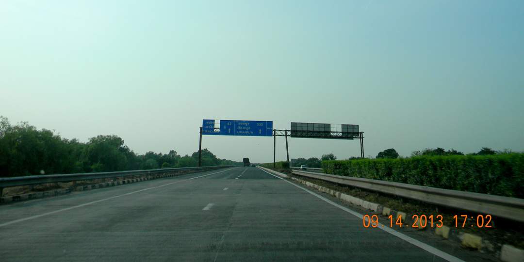 Ahmedabad–Vadodara Expressway: Road in India