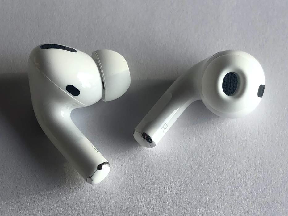 AirPods Pro: Wireless earbuds produced by Apple