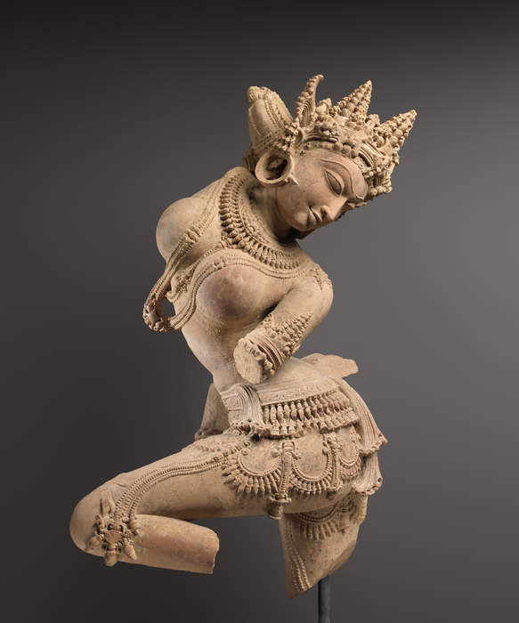 Apsara: Type of female spirit of the clouds and waters in Hindu and Buddhist culture