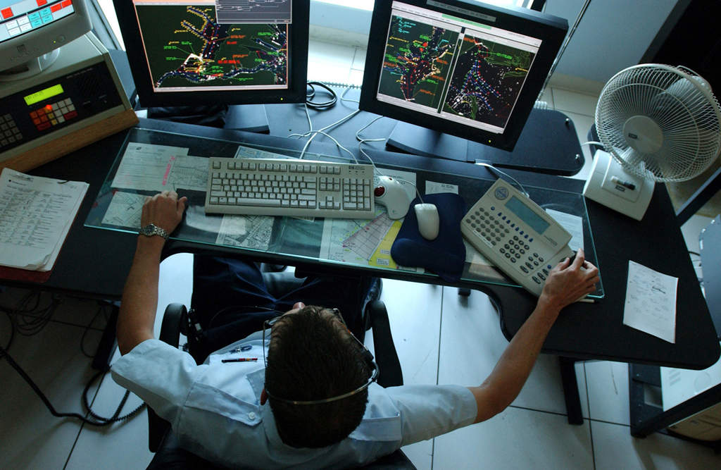 Automatic identification system: Tracking system using transceivers on ships