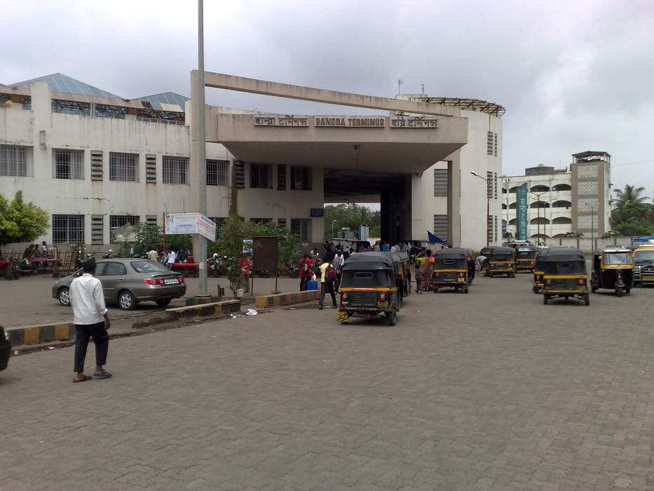 Bandra Terminus: Railway terminus in Mumbai, India
