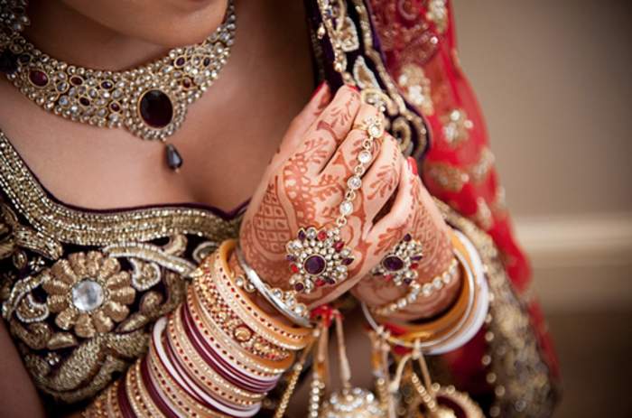 Bangle: Type of bracelet
