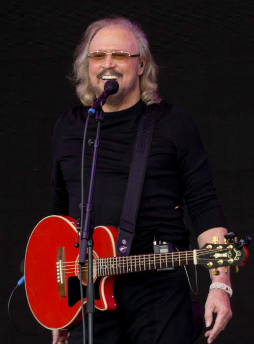 Barry Gibb: English–American musician (born 1946)