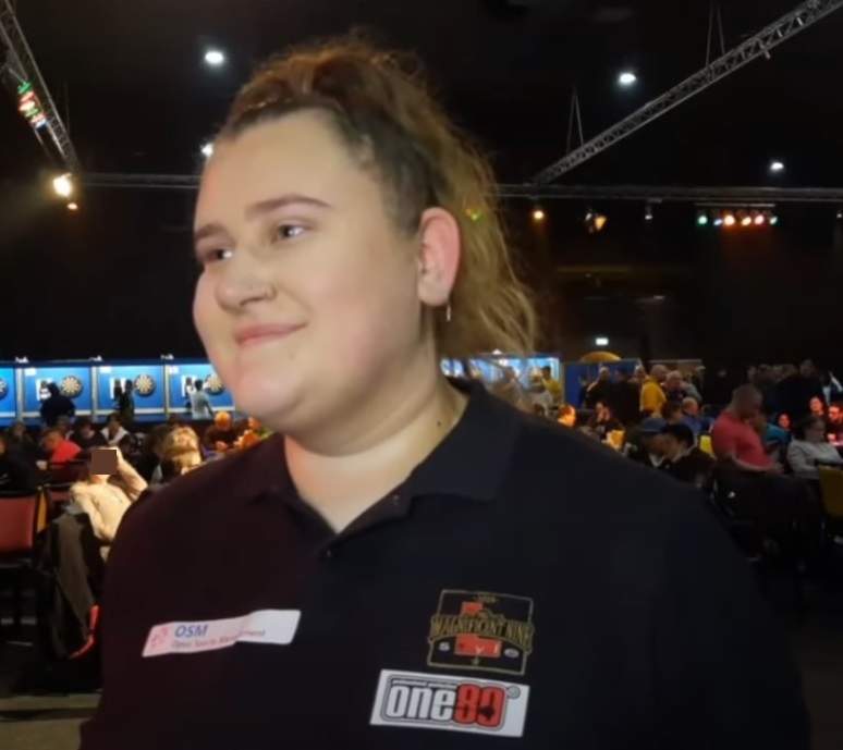 Beau Greaves: English darts player (born 2004)
