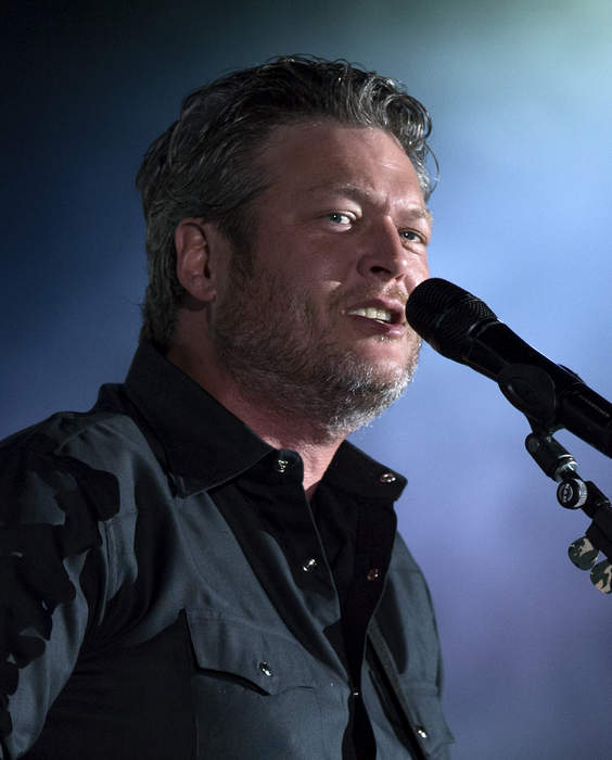 Blake Shelton: American country singer (born 1976)