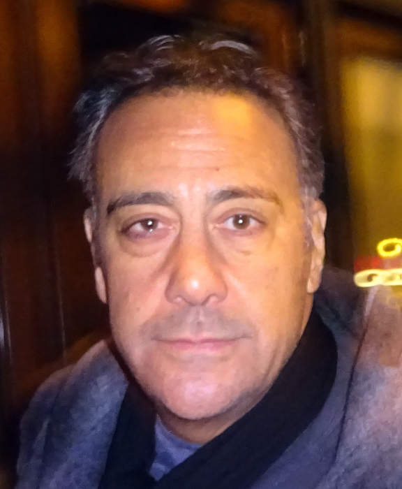 Brad Garrett: American actor