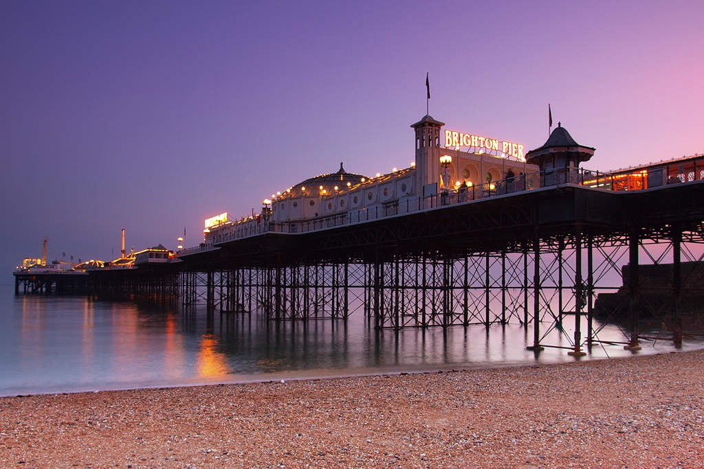 Brighton: Seaside resort on the south coast of England