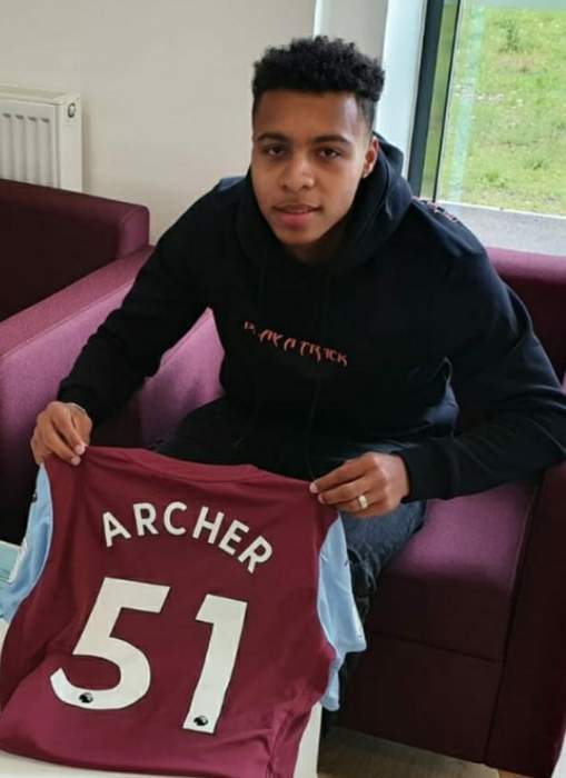 Cameron Archer: English footballer (born 2001)