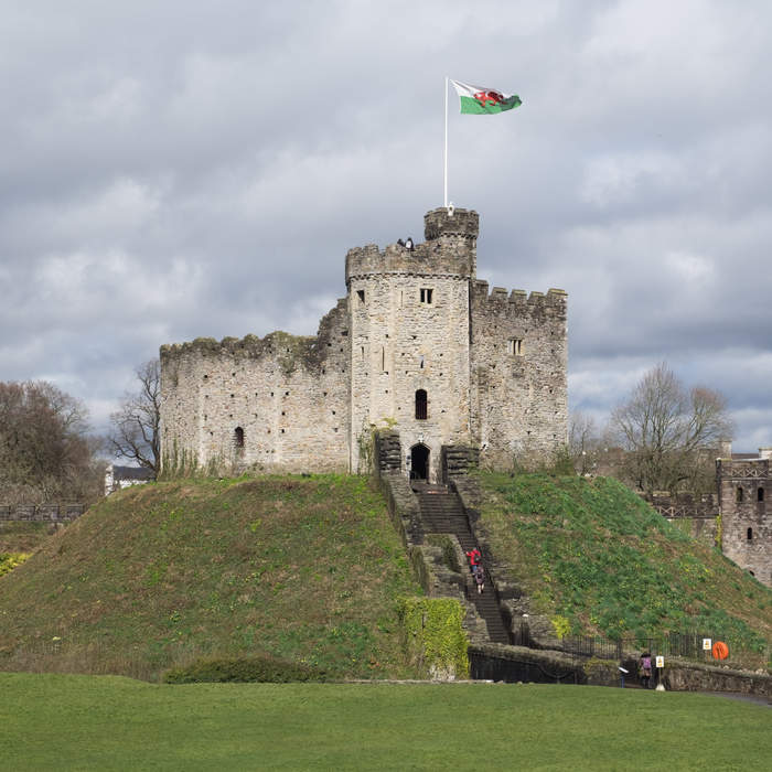 Cardiff Castle: Grade I listed castle in Cardiff, Wales