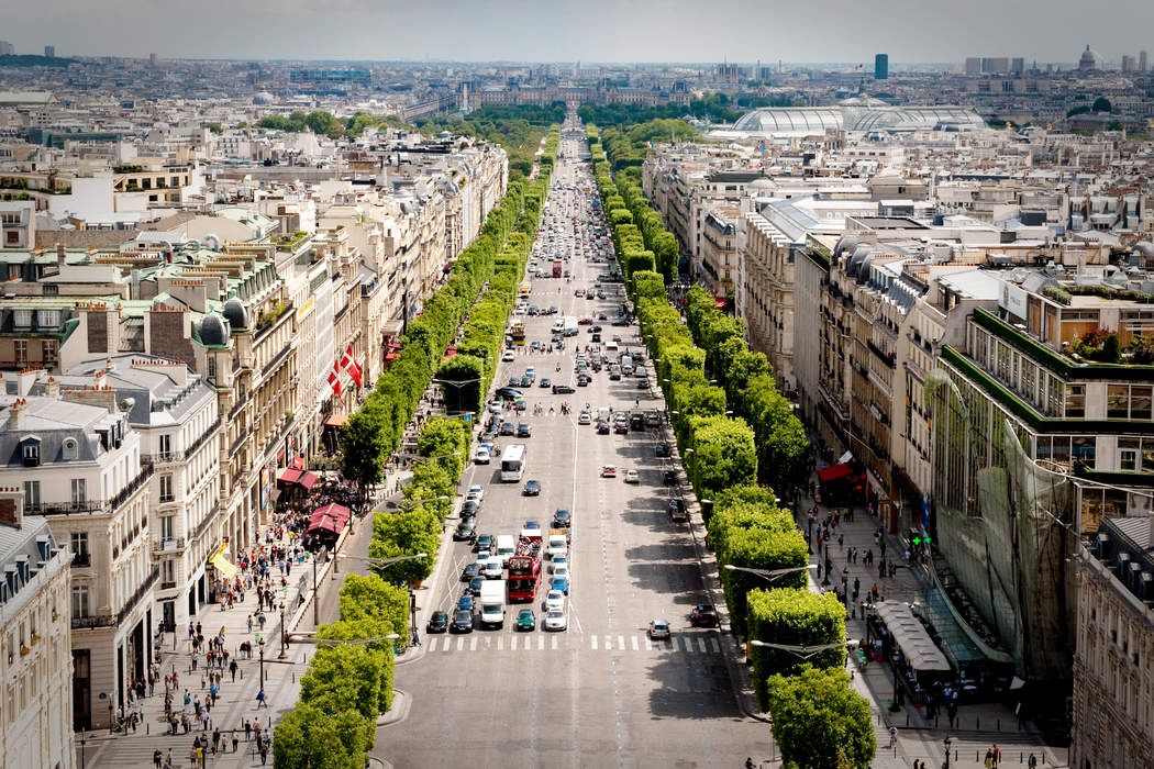 Champs-Élysées: Avenue in Paris, France