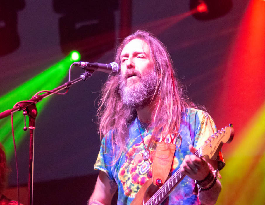 Chris Robinson (singer): American musician
