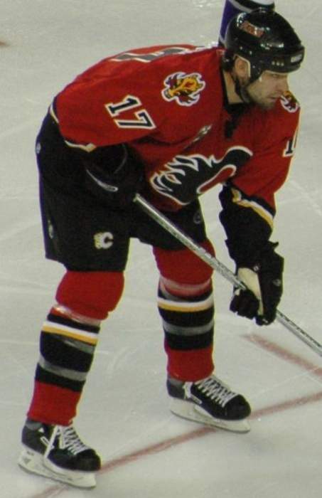 Chris Simon: Canadian ice hockey player