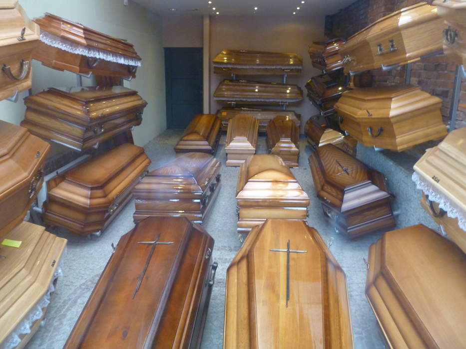 Coffin: Container for transport, laying out and burial of a corpse