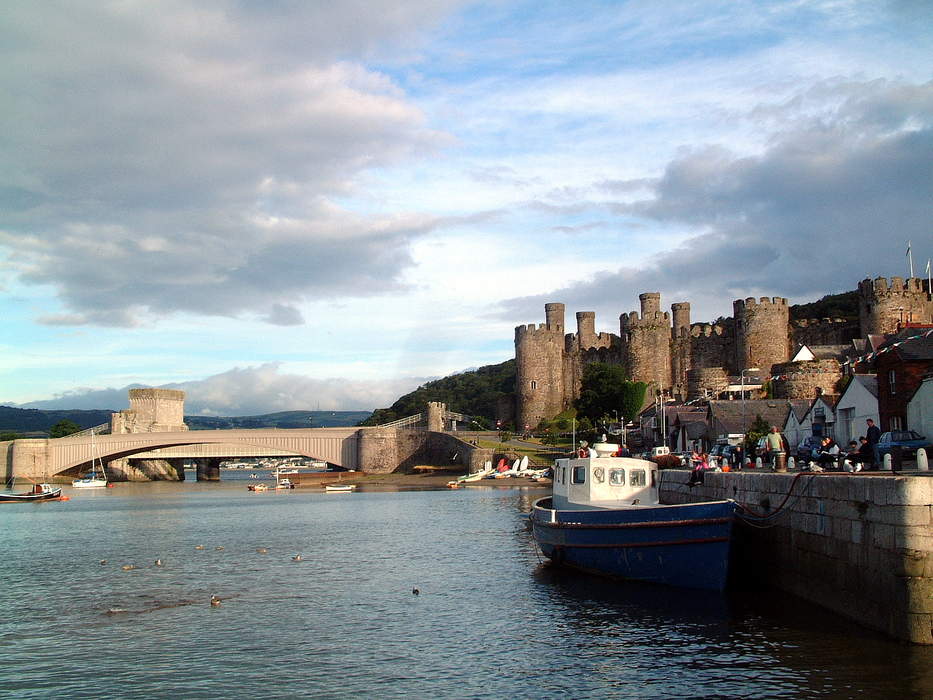 Conwy: Walled market town in Wales