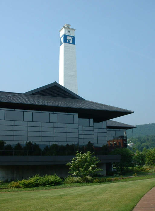 Corning Inc.: American glass and ceramics manufacturer