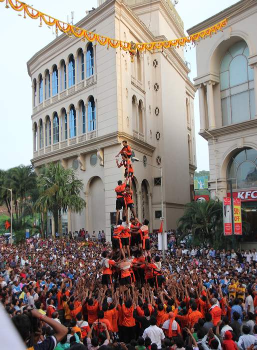 Dahi Handi: Event and team sport during the Hindu festival Gokulashtami