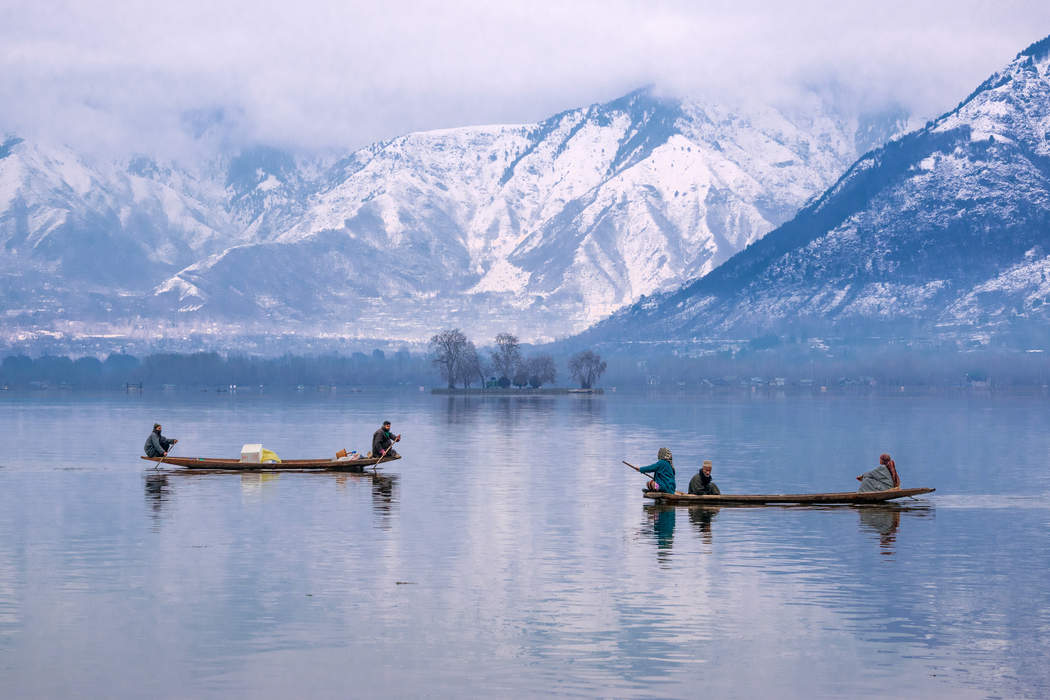 Dal Lake: Lake in Srinagar, India