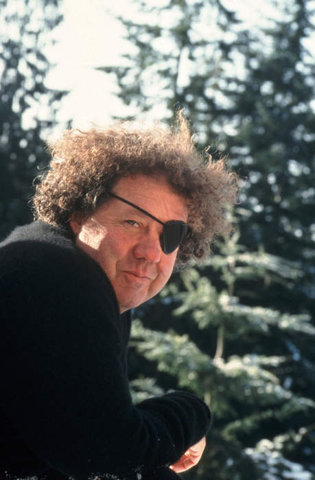 Dale Chihuly: American glass sculptor and entrepreneur