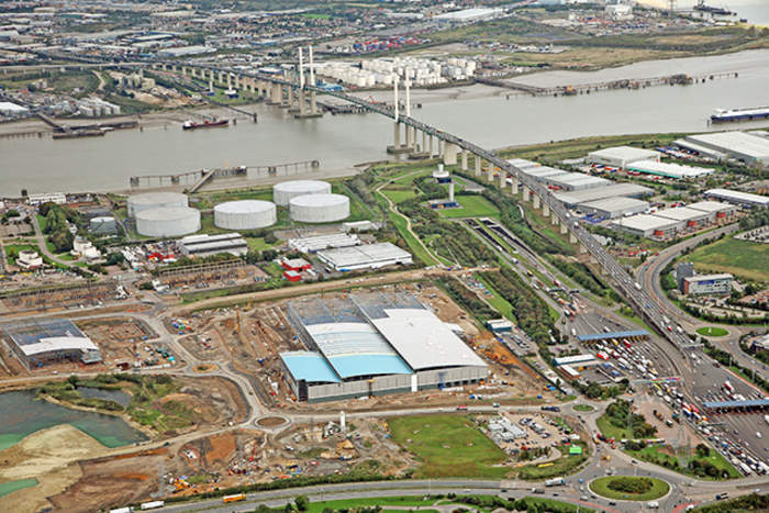 Dartford Crossing: Tunnel and bridge between Kent and Essex, UK