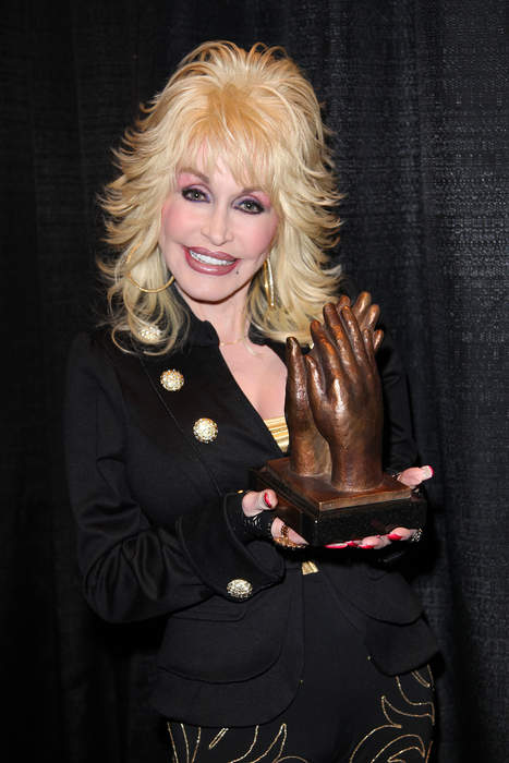 Dolly Parton: American singer (born 1946)