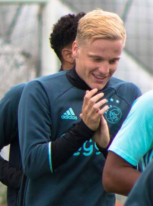 Donny van de Beek: Dutch footballer (born 1997)