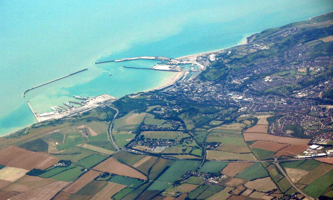 Dover: Town and major ferry port in England