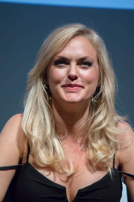 Elaine Hendrix: American actress (born 1970)