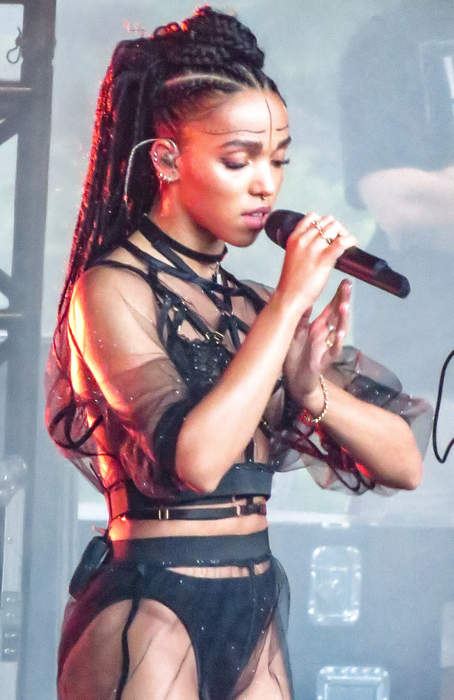 FKA Twigs: English singer and dancer (born 1988)