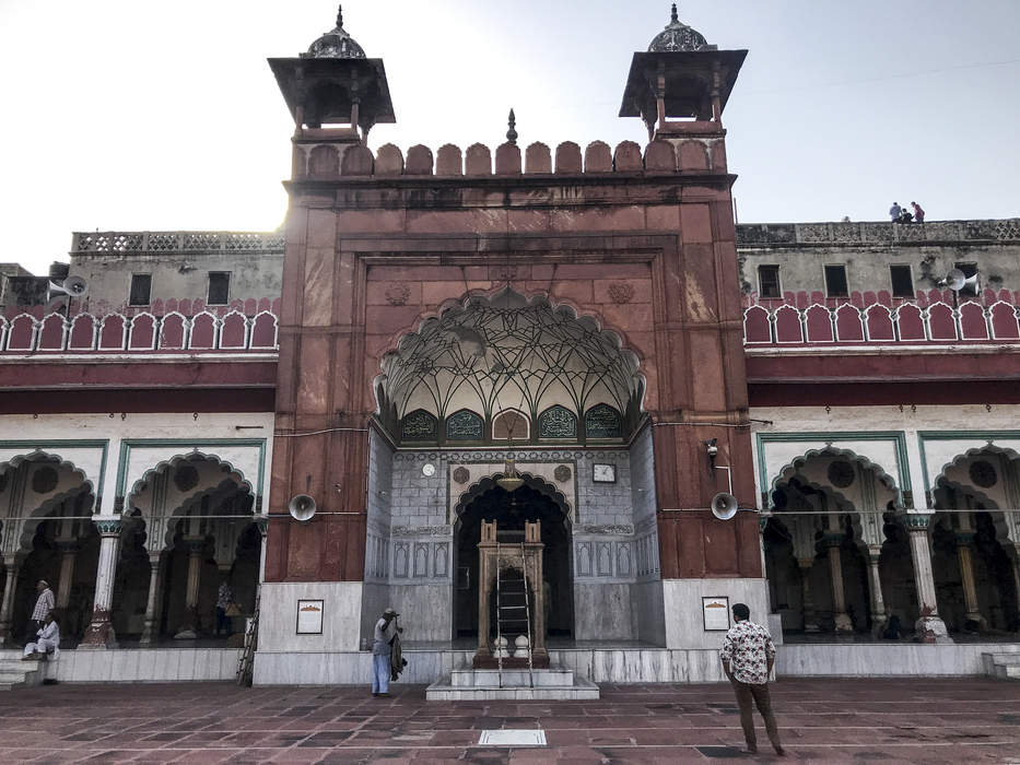 Fatehpuri Mosque: Mosque in India