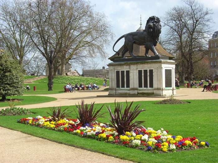 Forbury Gardens: Park in Reading, England