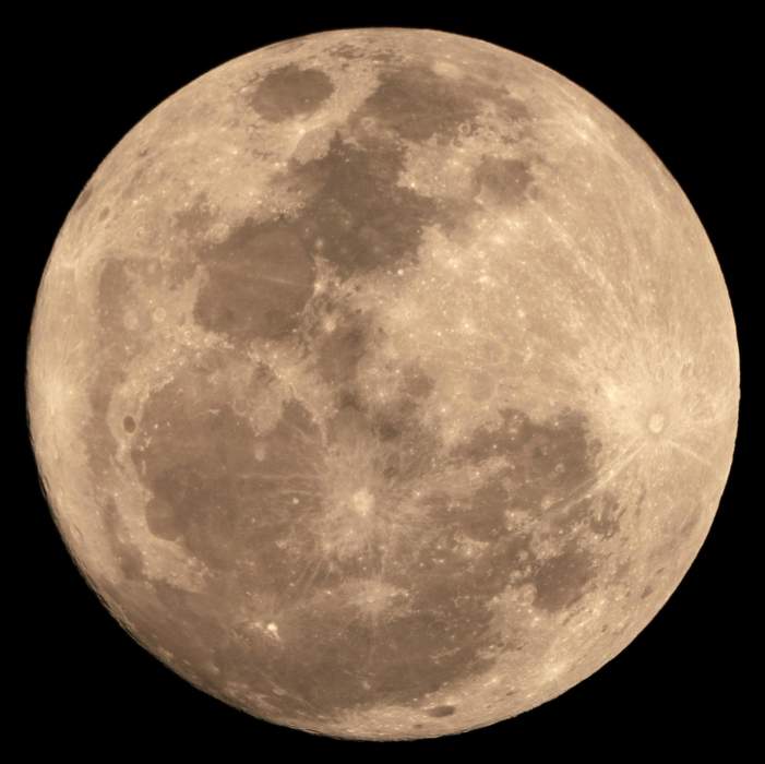 Full moon: Lunar phase: completely illuminated disc