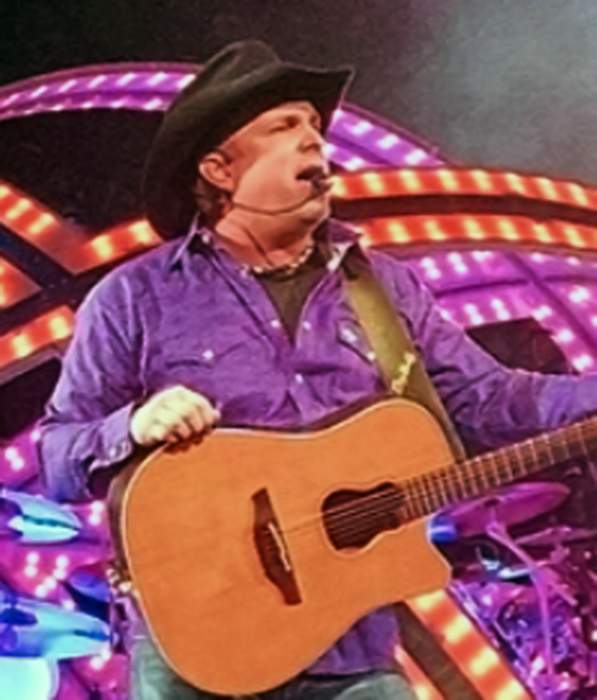 Garth Brooks: American country singer (born 1962)