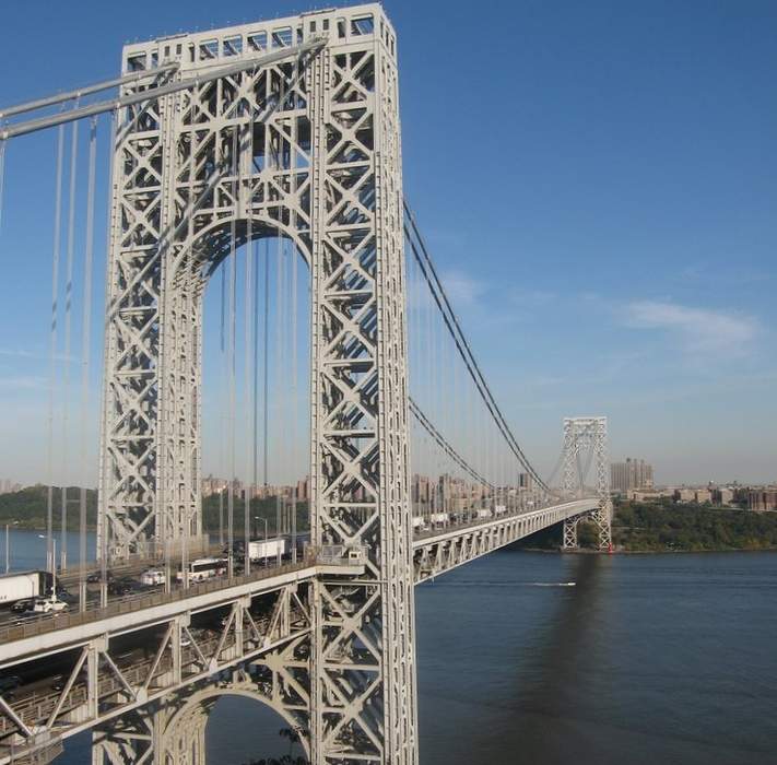George Washington Bridge: Suspension bridge between New Jersey and New York