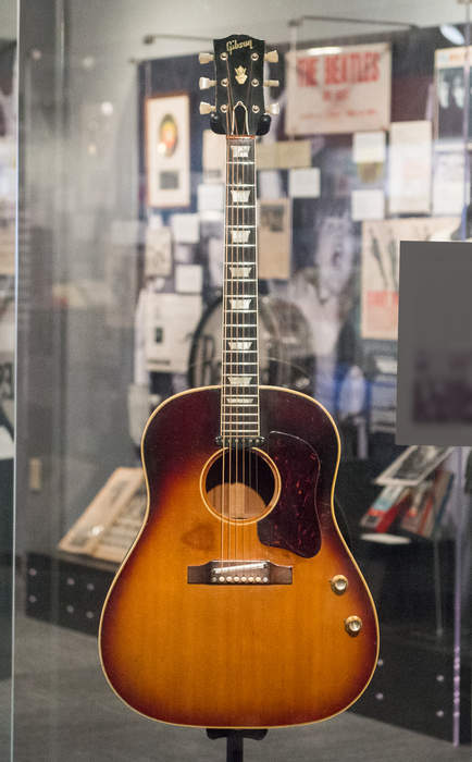 Gibson J-160E: Acoustic-electric guitar