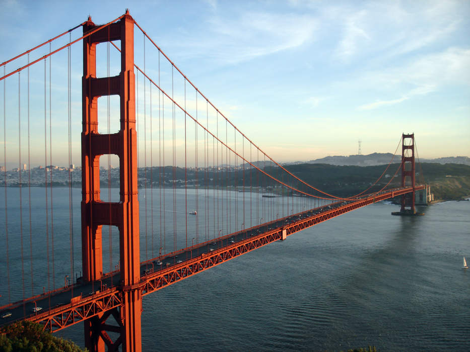 Golden Gate Bridge: San Francisco Bay suspension bridge