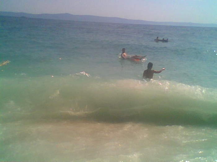 Gravity wave: Wave in or at the interface between fluids where gravity is the main equilibrium force
