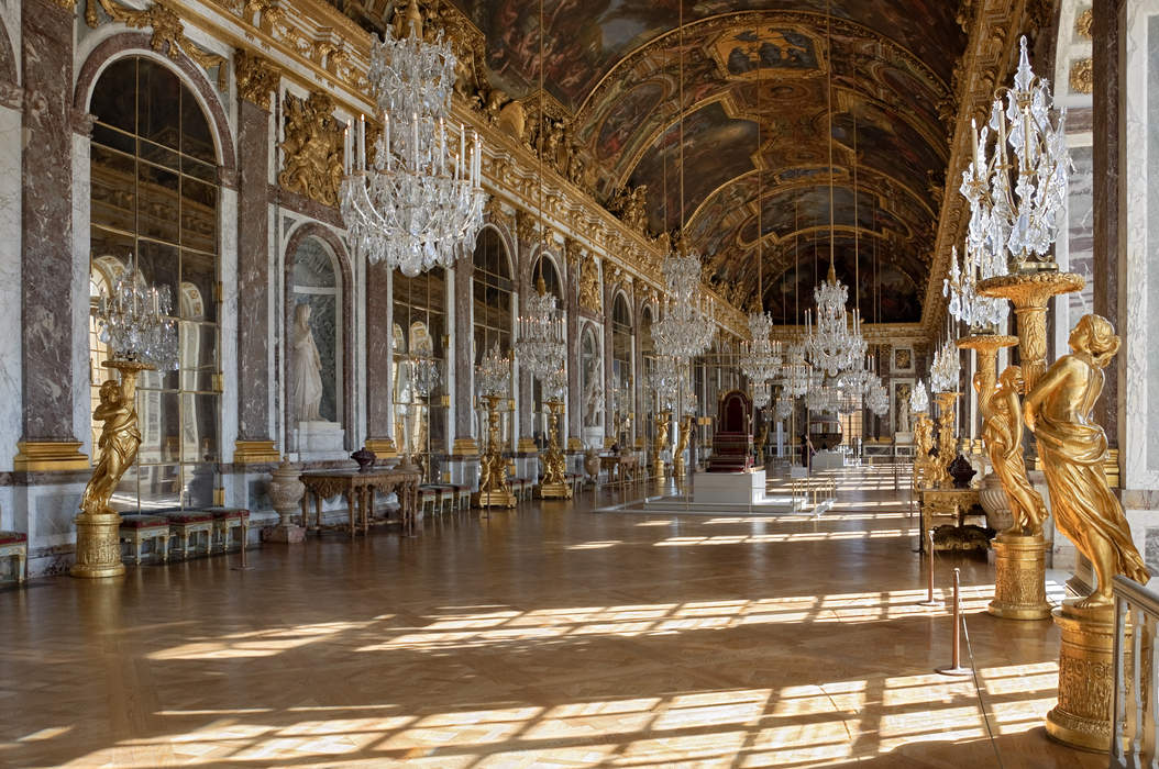 Hall of Mirrors: Grand central gallery in the Palace of Versailles