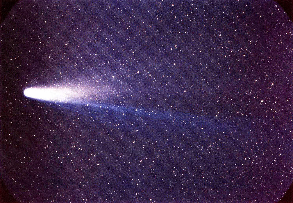 Halley's Comet: Short-period comet visible every 75–76 years