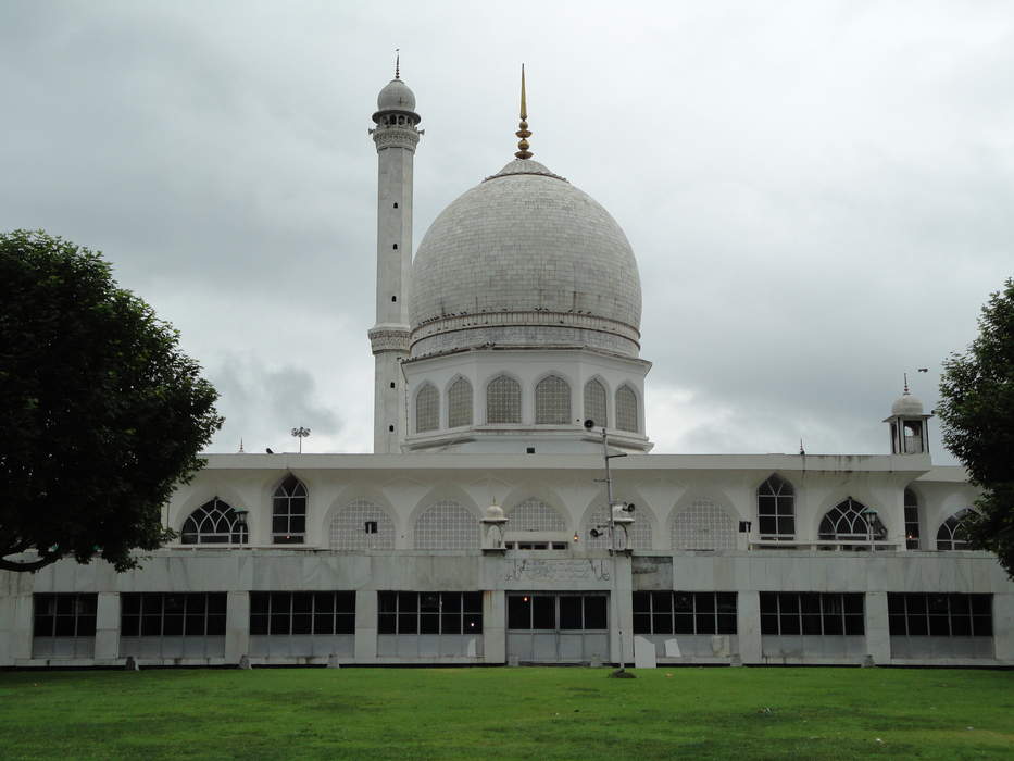 Hazratbal Shrine: Muslim shrine in Srinagar, Jammu and Kashmir, India