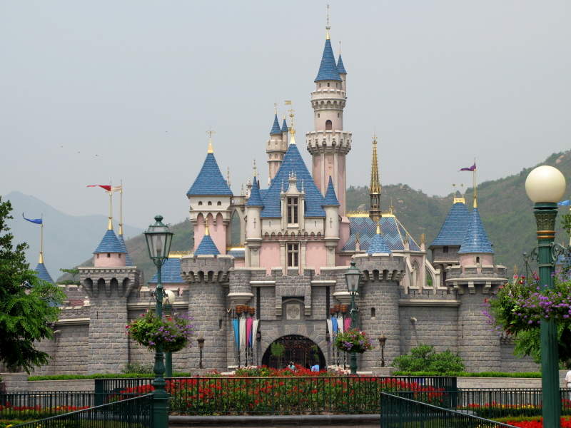 Hong Kong Disneyland: Theme park on Lantau Island, Hong Kong