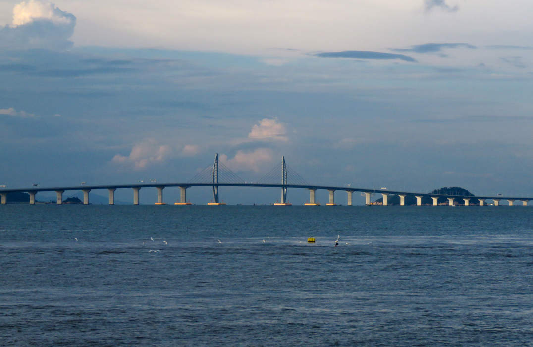 Hong Kong–Zhuhai–Macau Bridge: Fixed link consisting of tunnel and multiple bridges