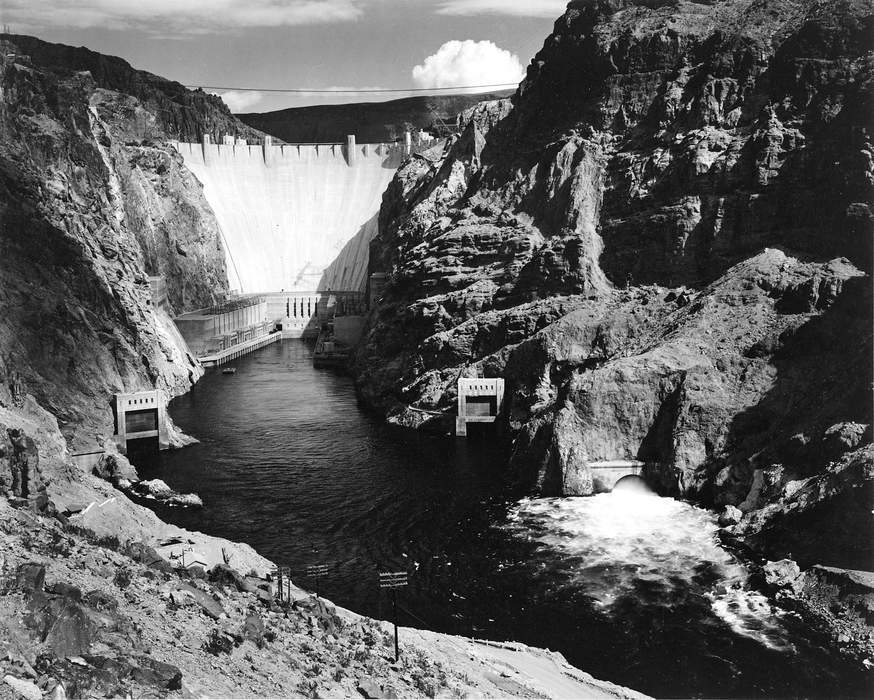 Hoover Dam: Dam in Clark County, Nevada, and Mohave County, Arizona, US