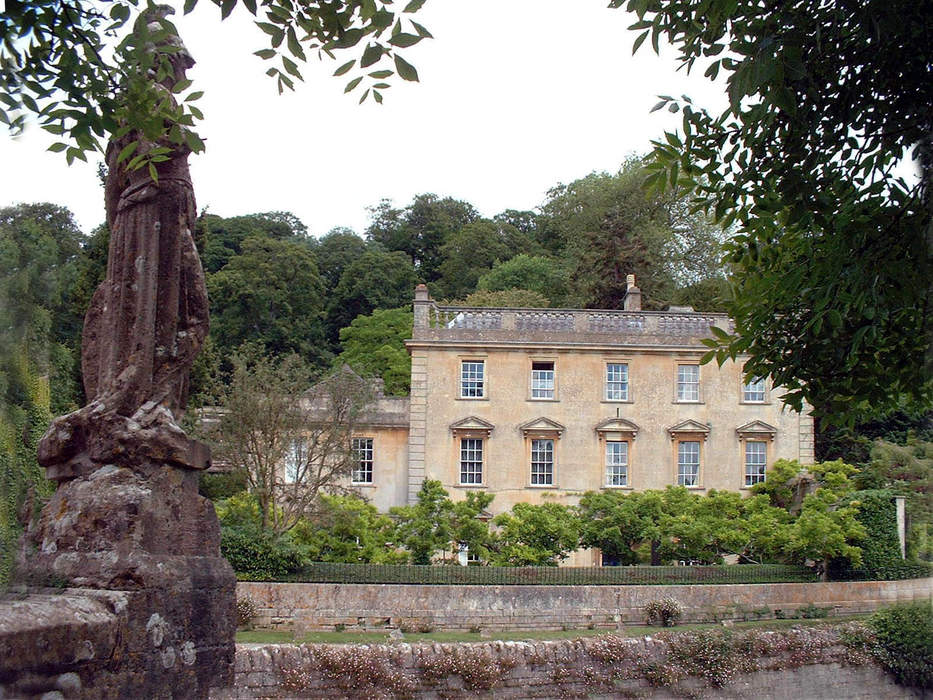 Iford Manor: Manor house in Wiltshire, England