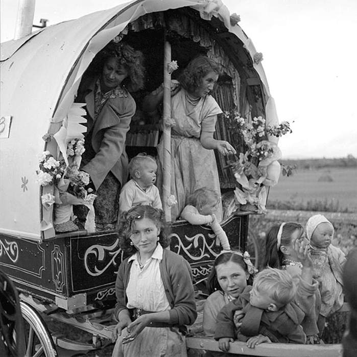 Irish Travellers: Traditionally nomadic people of ethnic Irish origin