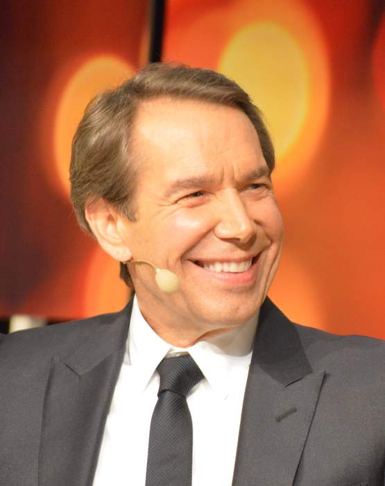Jeff Koons: American sculptor and painter