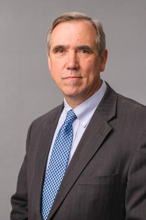 Jeff Merkley: American politician (born 1956)