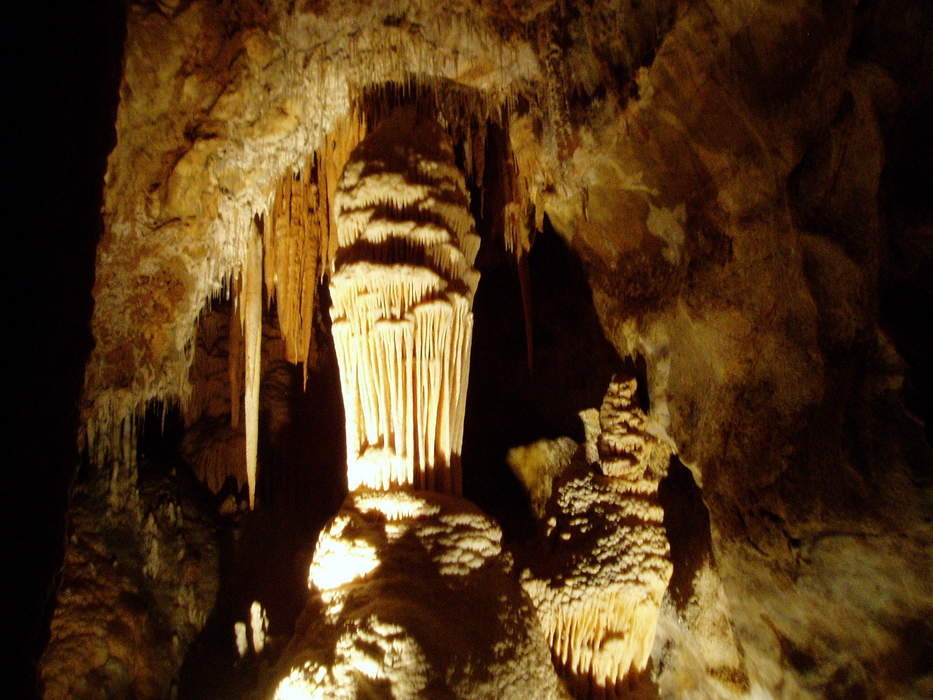 Jenolan Caves: Limestone caves in New South Wales, Australia