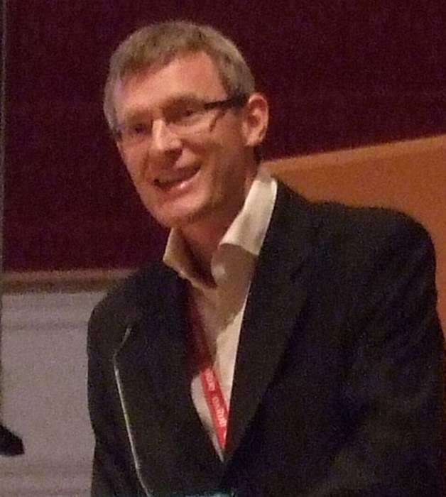 Jeremy Vine: English journalist and radio presenter (born 1965)