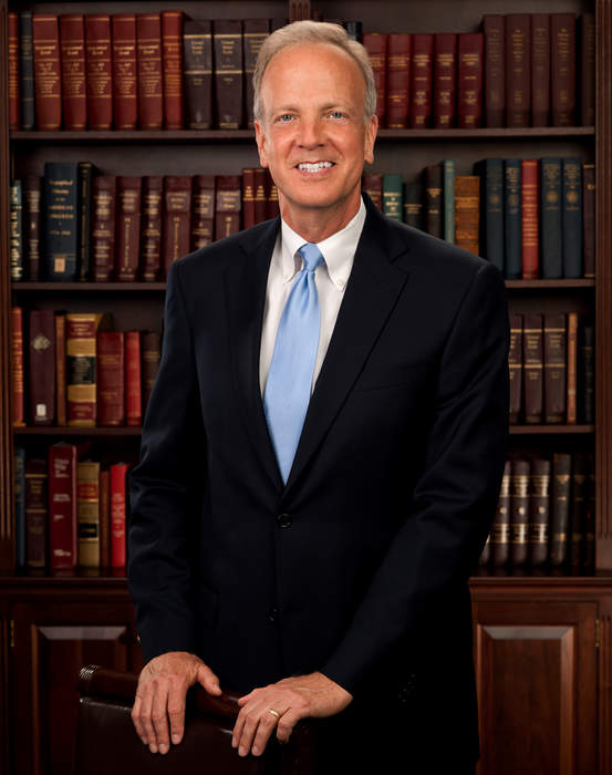 Jerry Moran: American lawyer and politician (born 1954)