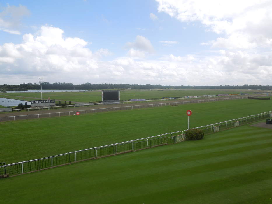 Kempton Park Racecourse: Horse racing venue in England